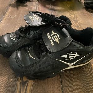 Black Easton youth cleats sz4.5